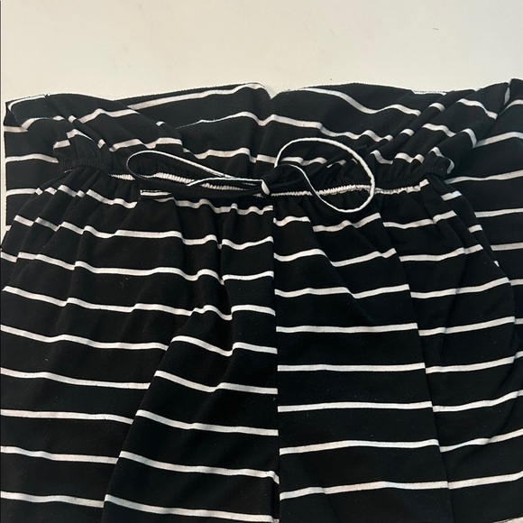 Elegant Off-Shoulder Black and White Striped Jumpsuit - Picture 3 of 5